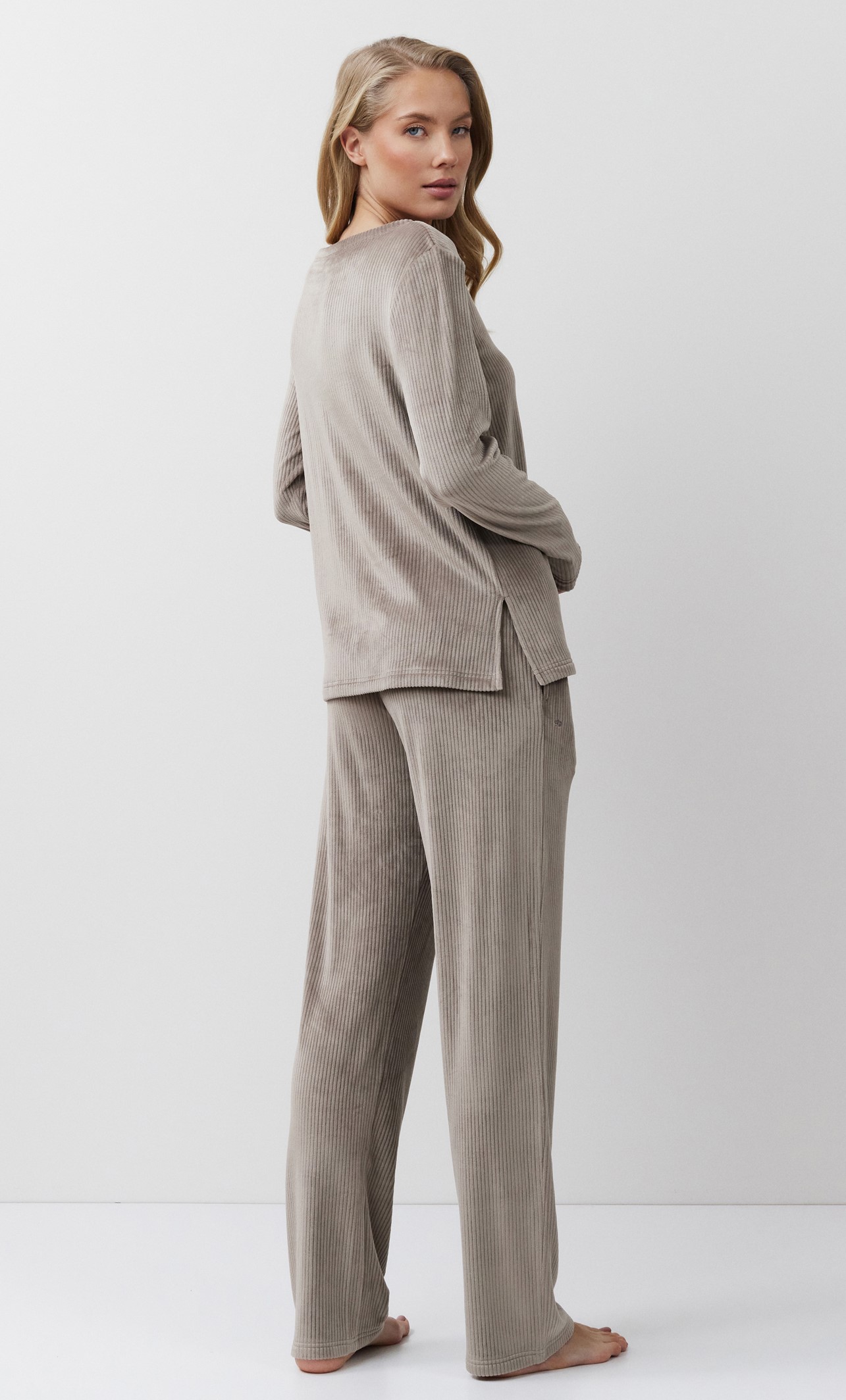 613066-CAPUCINE