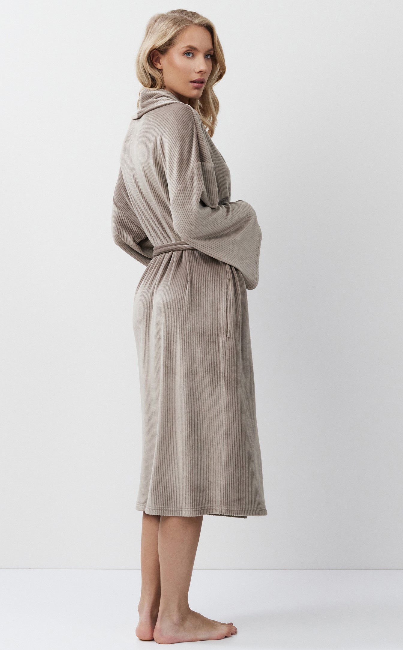 613095-CAPUCINE
