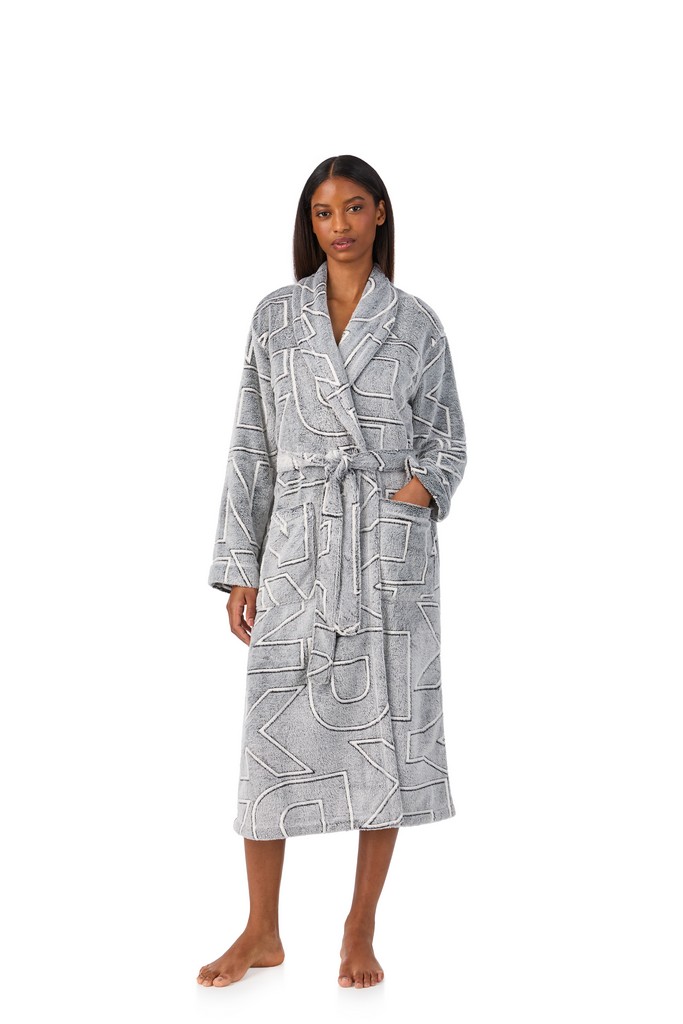 YI00077-SIGNATURE-ROBE