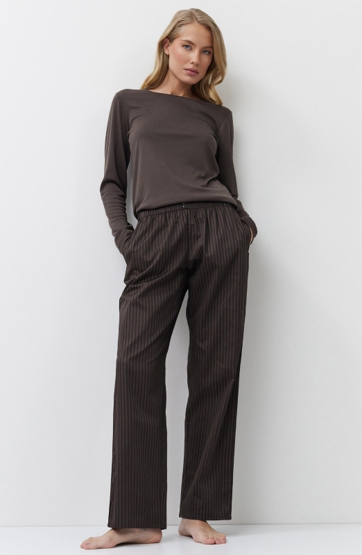 611466-NELIA