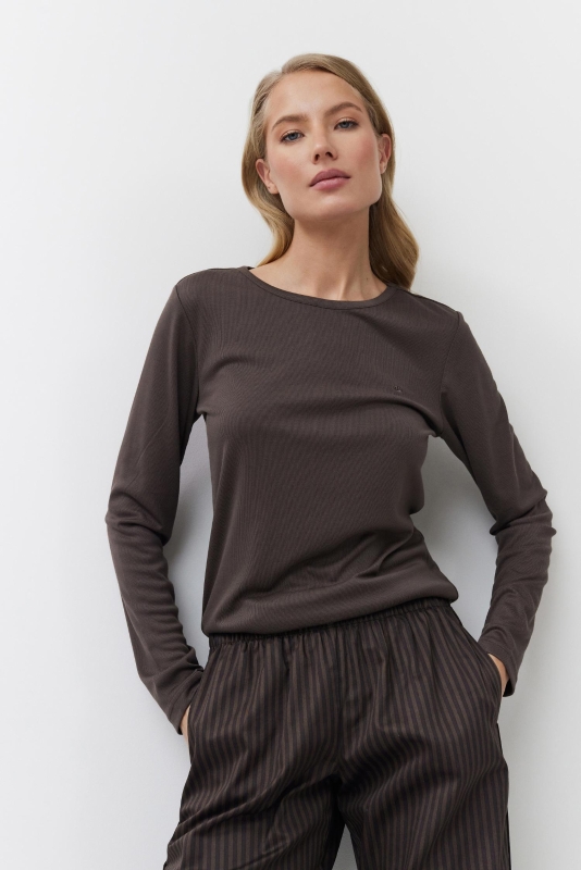 611466-NELIA